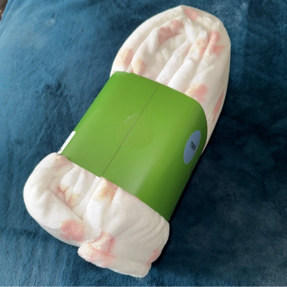NEW! KATE SPADE Oversized Twin Plush Fleece Blanket White Pink Spade NWT! - Picture 8 of 12